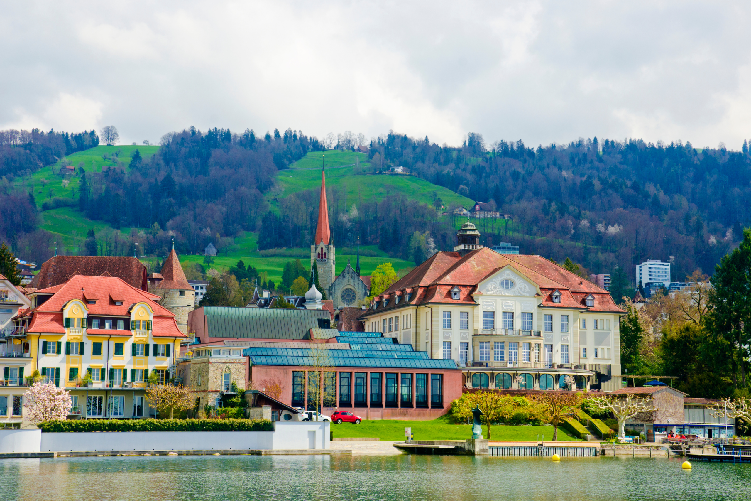 embankment of Lake Zug in the city of zug, blog photo for financial-planner for expats in switzerland